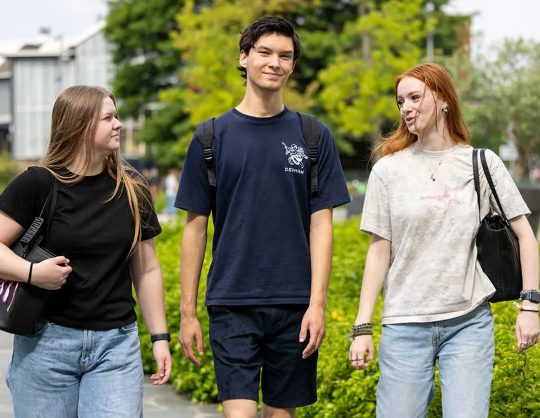 Studenten op de campus